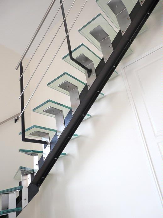 Escalier limon acier noir verre trempé inox sur mesure — EloxyMetal