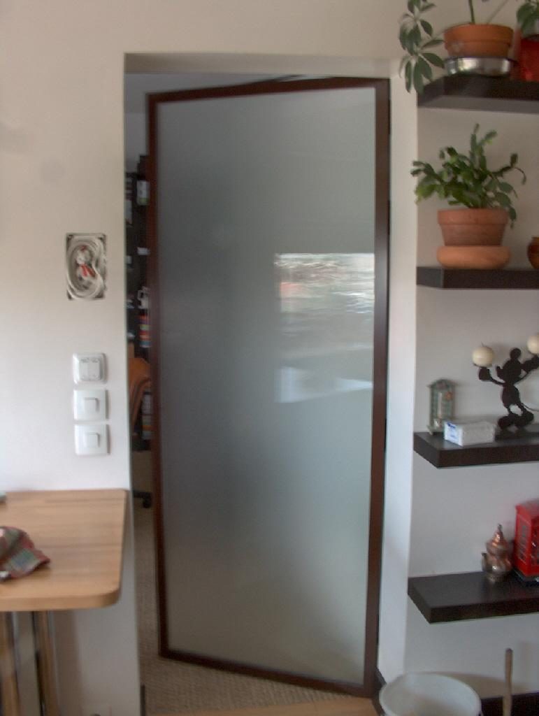 Porte intérieure en verre dépoli à cadre wengé — EloxyMetal