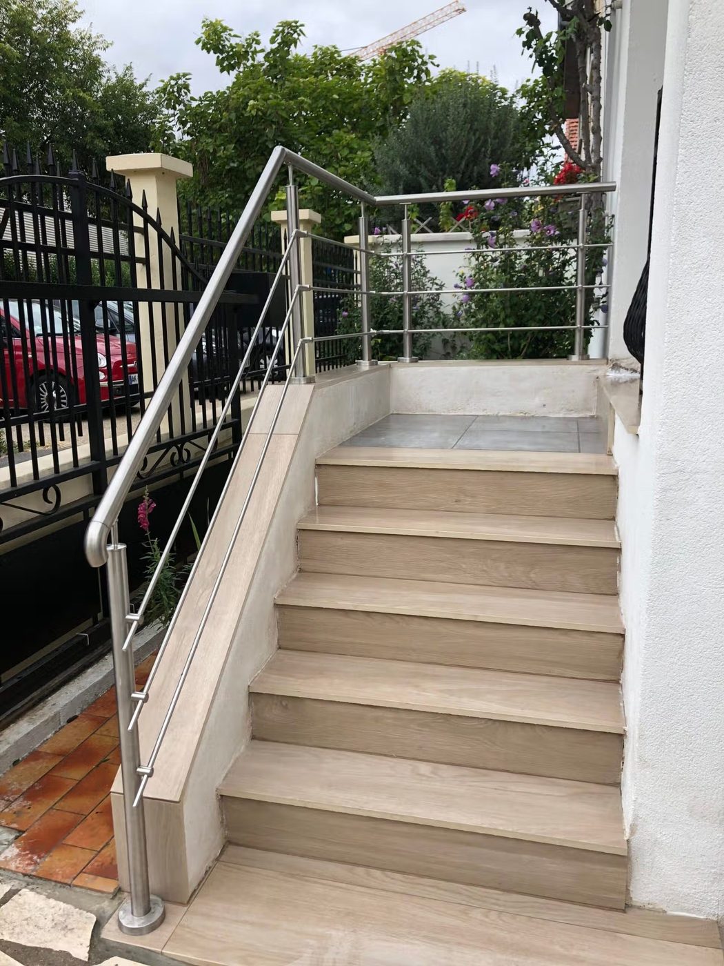 Rampe d'escalier extérieure en inox tubulaire, maison individuelle — EloxyMetal