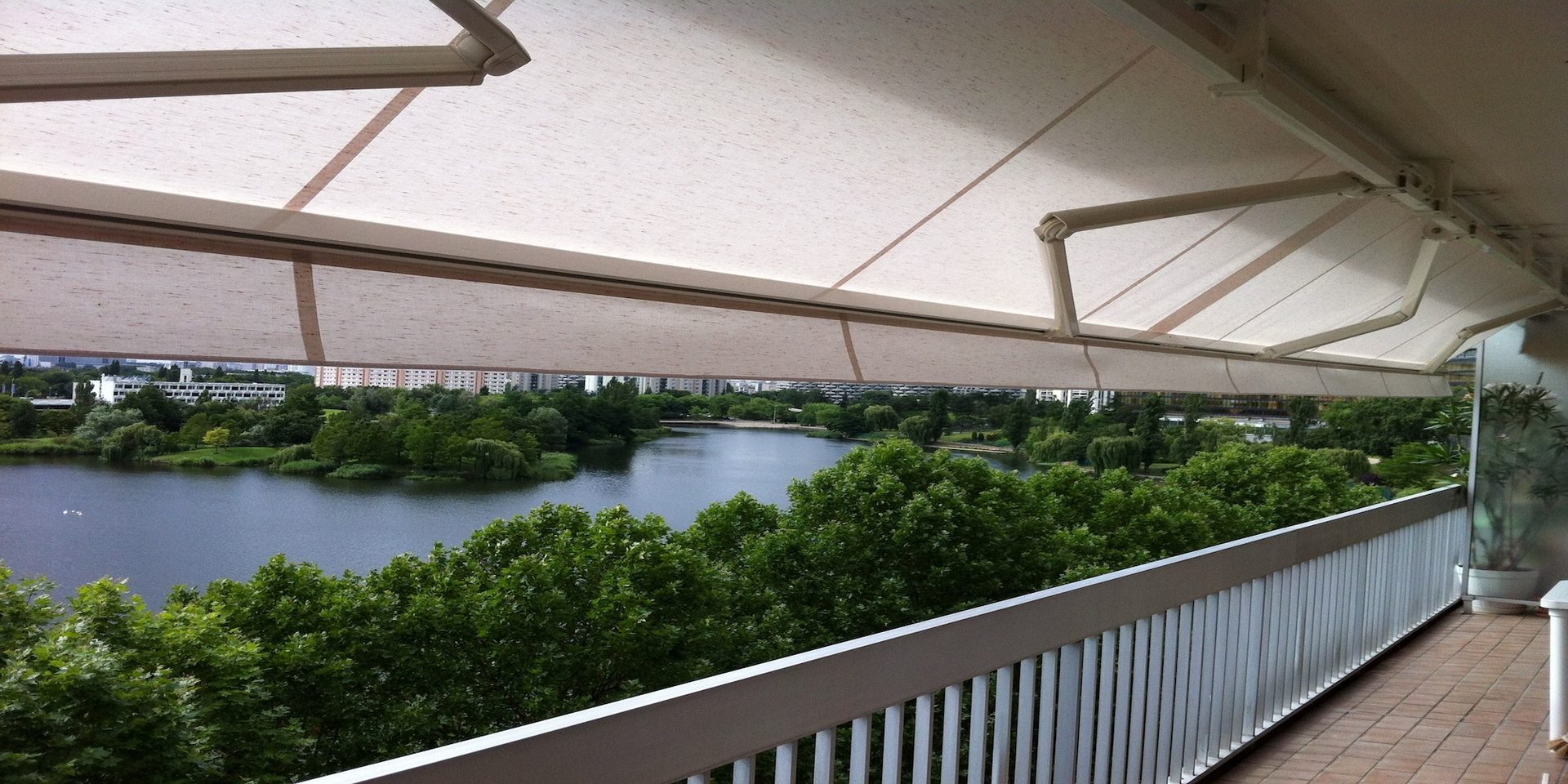 Store banne de terrasse rétractable grande portée toile beige — EloxyMetal Pithiviers Loiret