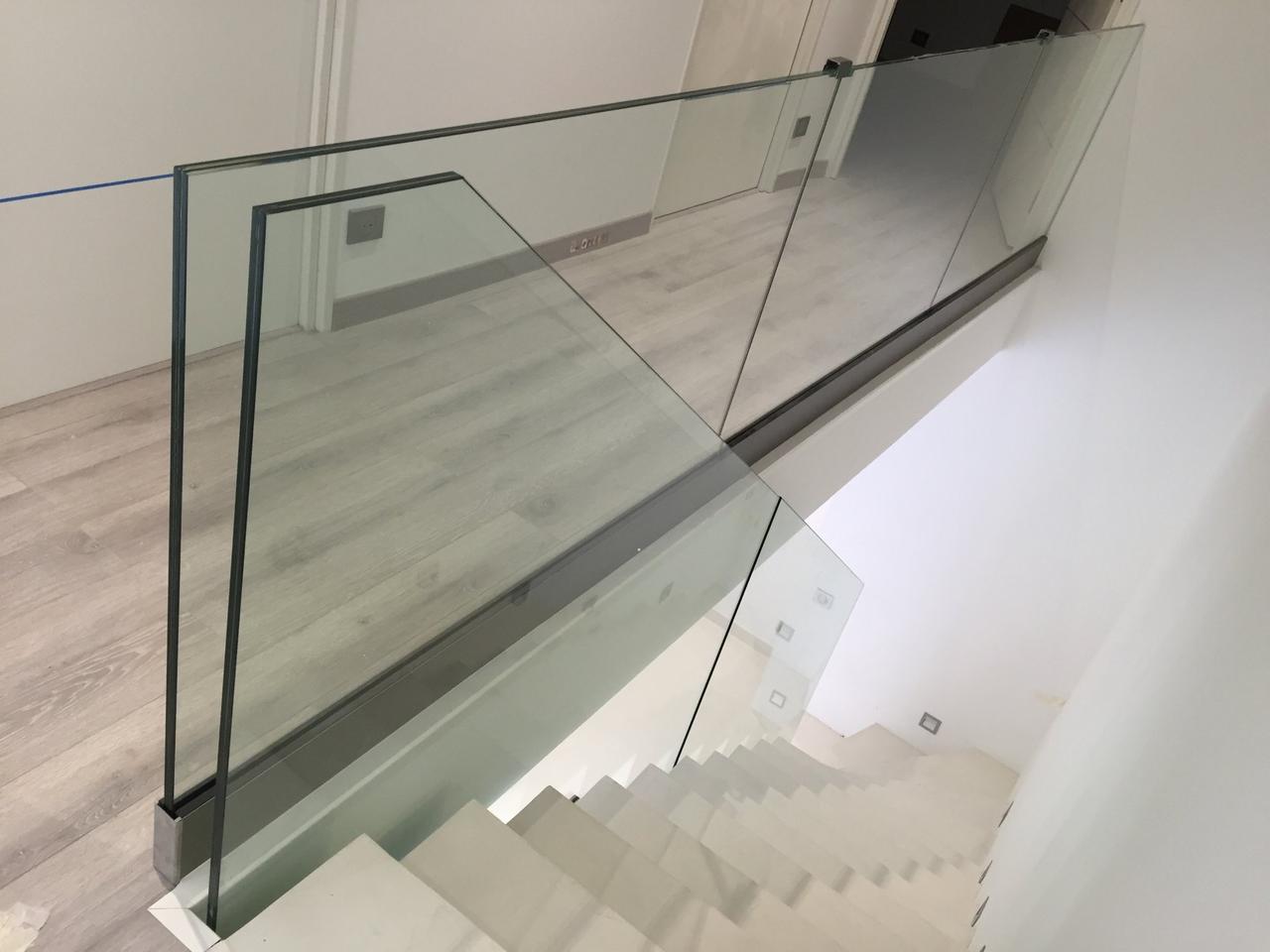 Garde-inox corps en verre poli miroir — EloxyMetal