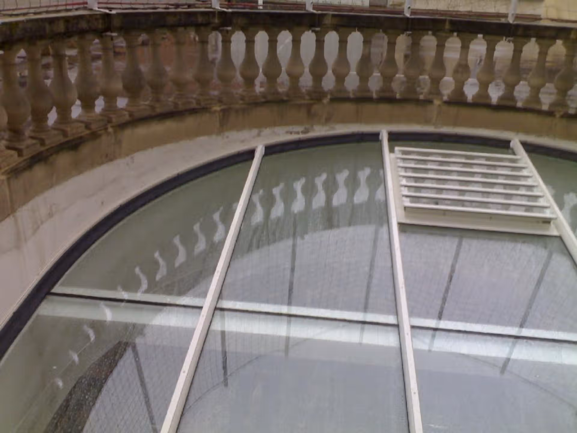 Verrière arcade verre feuilleté – Cour intérieure immeuble haussmannien – Marquise fer forgé EloxyMetal